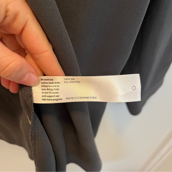 Eileen Fisher Gray Blouse with White Piping Relaxed Fit and Minimalist Design - Picture 11 of 11
